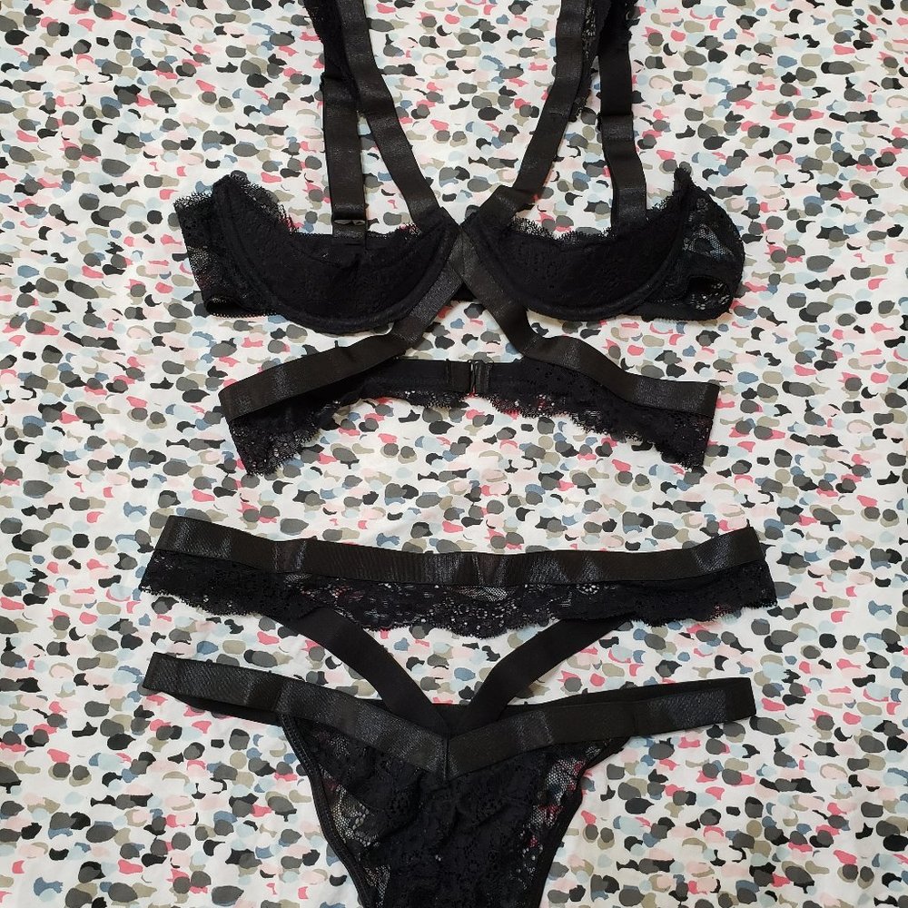Fredericks of Hollywood black lace and bands 2pc